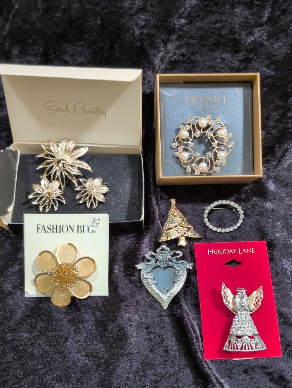 Vintage Monet Sarah Coventry Women's Lot of 7 Brooches and Pair of Earrings